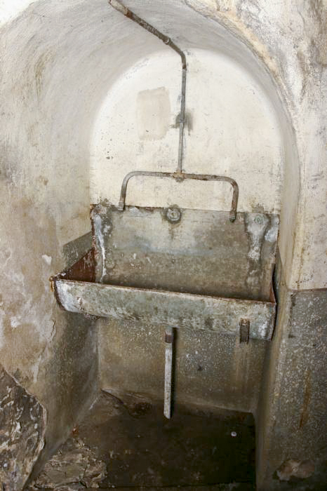 Ligne Maginot - SOETRICH - A11 - (Ouvrage d'artillerie) - Bloc 4
Pied du bloc, évier - ZEIG Marc