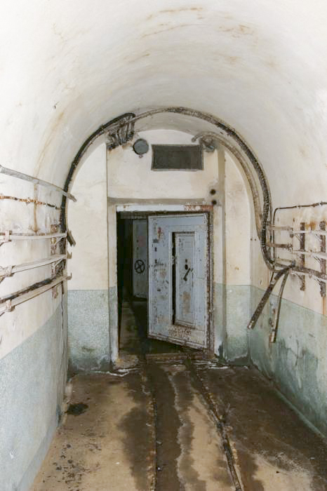 Ligne Maginot - SOETRICH - A11 - (Ouvrage d'artillerie) - Bloc 4
Pied du bloc, le sas d'accès au bloc - ZEIG Marc