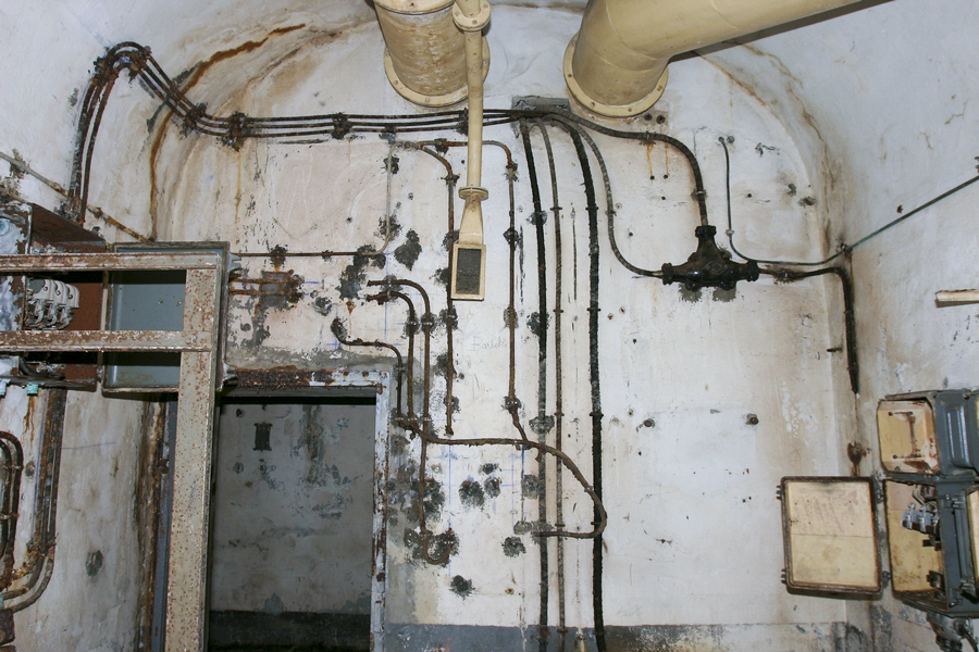 Ligne Maginot - SOETRICH - A11 - (Ouvrage d'artillerie) - Bloc 5
Le bas du bloc, local technique - ZEIG Marc