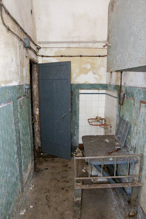Ligne Maginot - SOETRICH - A11 - (Ouvrage d'artillerie) - Bloc 5
Pied du bloc, le PC du bloc 
Chambre d'officier - ZEIG Marc