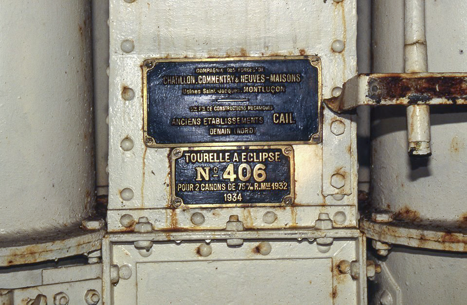 Ligne Maginot - SOETRICH - A11 - (Ouvrage d'artillerie) - Bloc 6
Plaque de la tourelle de 75R32. - Dominique KEMMEL