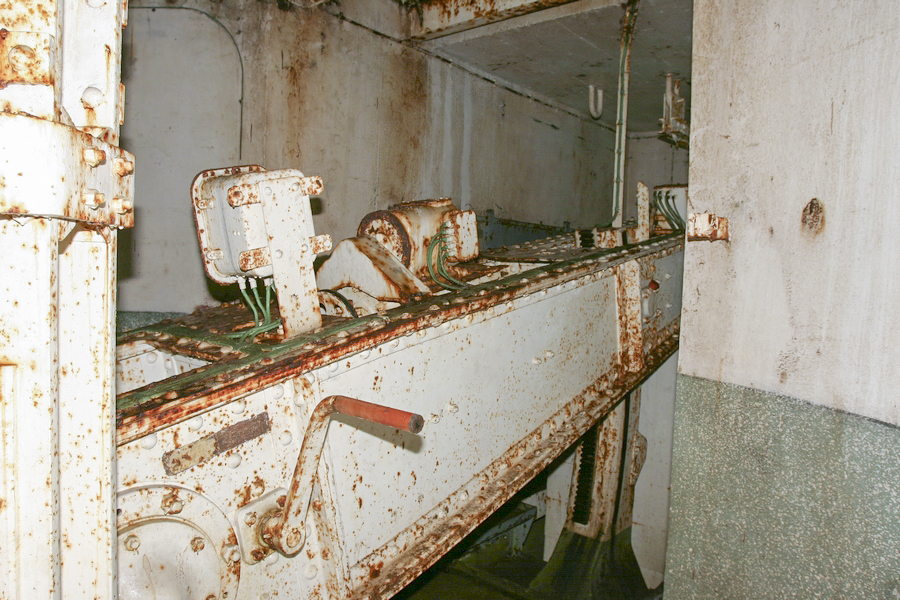 Ligne Maginot - SOETRICH - A11 - (Ouvrage d'artillerie) - Bloc 6
Tourelle pour deux tubes de 75 mm mle 32
Le balancier de la tourelle - ZEIG Marc