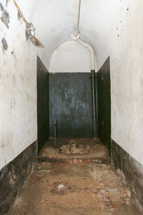 Ligne Maginot - SOETRICH - A11 - (Ouvrage d'artillerie) - Bloc 6
Le bas du bloc, latrines - ZEIG Marc
