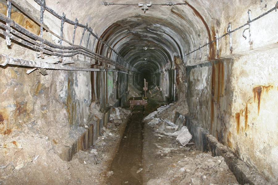 Ligne Maginot - SOETRICH - A11 - (Ouvrage d'artillerie) - Galeries de l'ouvrage
Les parements d'une grande partie des galeries et des locaux de l'ouvrage sont en train de se déliter du fait de la nature du terrain dans lequel celui ci a été construit. A terme il se repliera sur lui même - ZEIG Marc