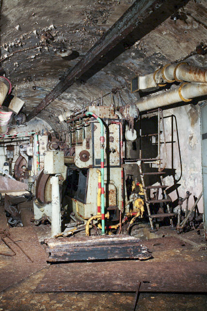 Ligne Maginot - SOETRICH - A11 - (Ouvrage d'artillerie) - Usine électrique
Vestige des groupes SGCM 3 cylindres de 150 chevaux. - www.arnaultjl-photo.com