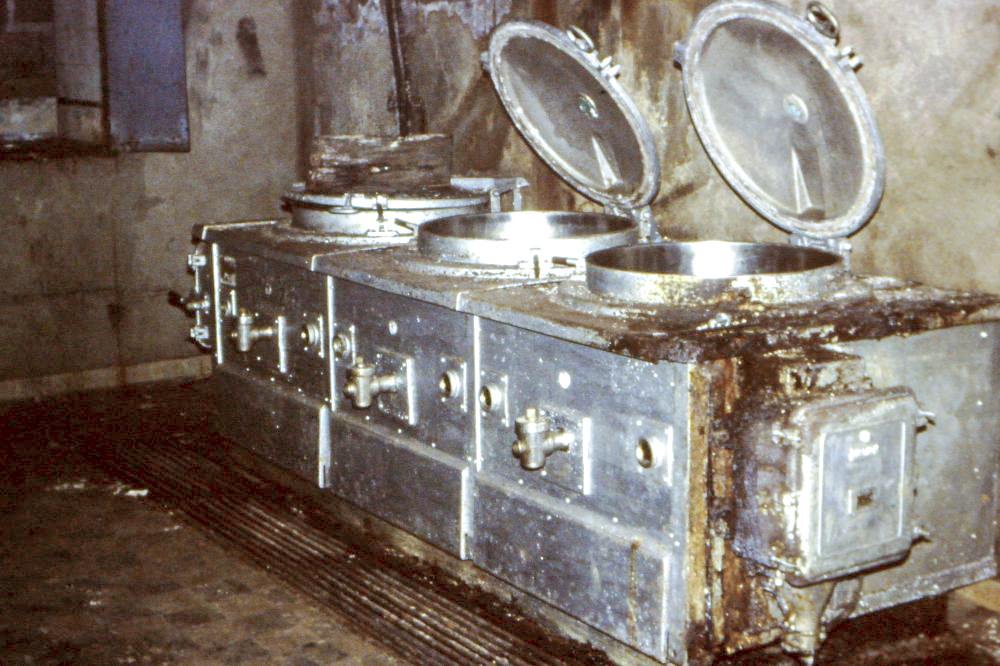 Ligne Maginot - SOETRICH - A11 - (Ouvrage d'artillerie) - La cuisinière électrique 
Photo datant de novembre 1992 - NOEL Yves - AOM 22 Juin