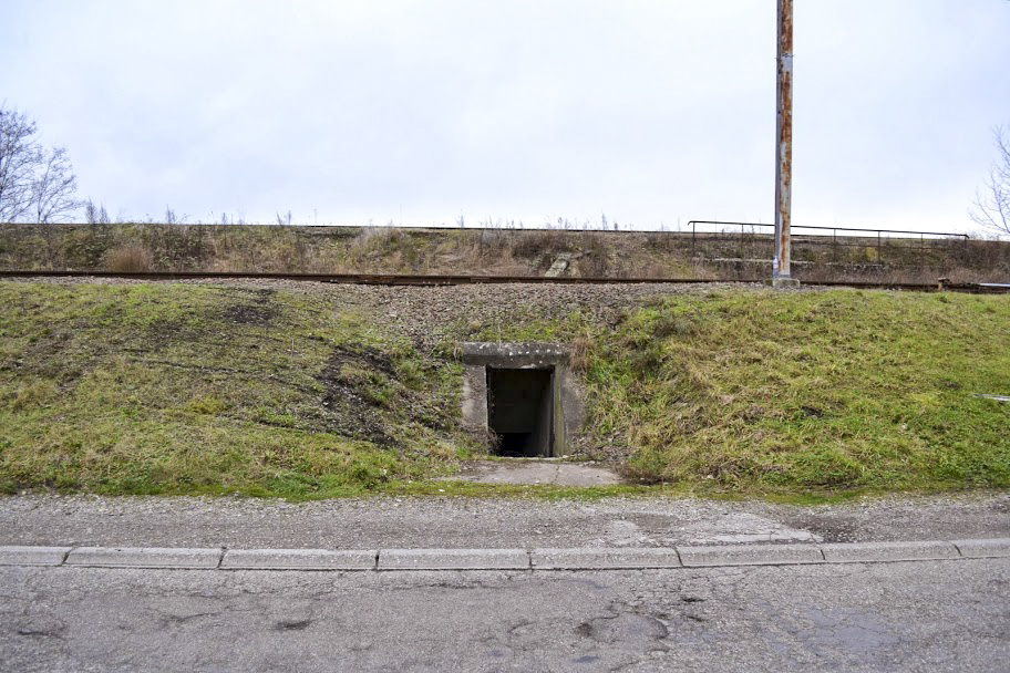 Ligne Maginot - BASSIN DE L'INDUSTRIE - (Casemate d'infanterie - Double) - L'entrée de la galerie d'accès passant sous les voies ferrées - PAVEL Jan