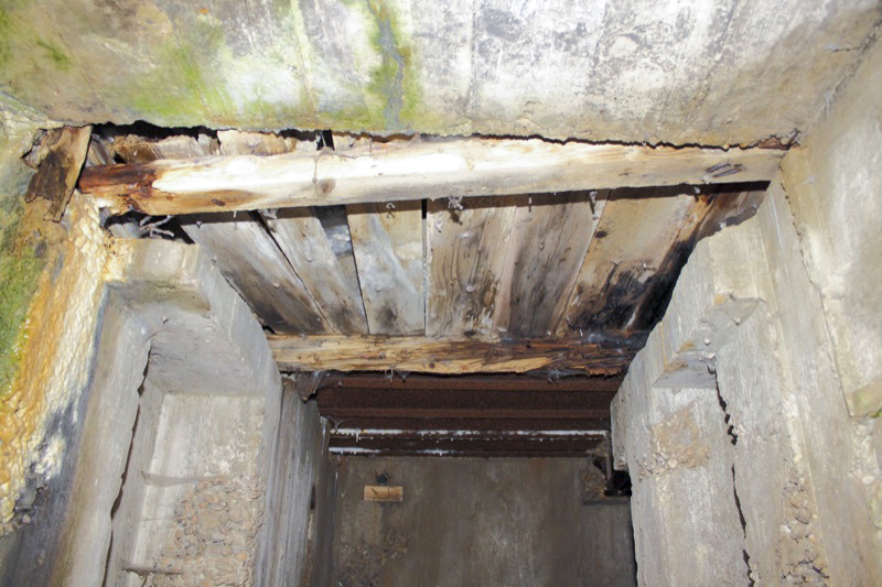 Ligne Maginot - BAUERNGRUNDWASSER - (Blockhaus pour arme infanterie) - Détail du linteau de l'entrée et son coffrage - Les Gardiens du Rhin
