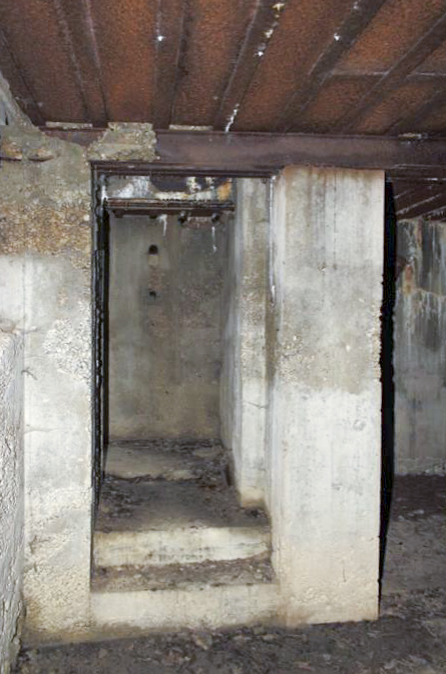 Ligne Maginot - BAUERNGRUNDWASSER - (Blockhaus pour arme infanterie) - Débouché de l'entrée dans le 1er local passif - Les Gardiens du Rhin