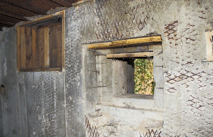 Ligne Maginot - BAUERNGRUNDWASSER - (Blockhaus pour arme infanterie) - Chambre de tir Sud
Créneau FM - Les Gardiens du Rhin