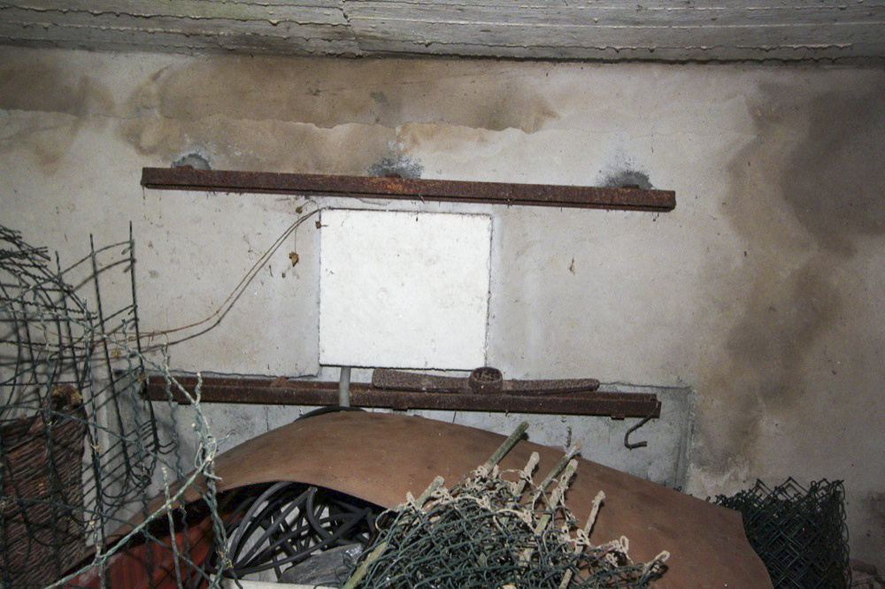 Ligne Maginot - DALHUNDEN EST - (PC de Sous-Quartier) - Détail intérieur d'une embrasure du blockhaus - Les Gardiens du Rhin