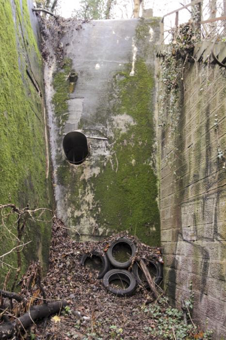 Ligne Maginot - FORT DUCROT - (PC de Secteur) - La prise d'air du PC aménagée dans l'ancien accès à la cour condamné - Les Gardiens du Rhin
