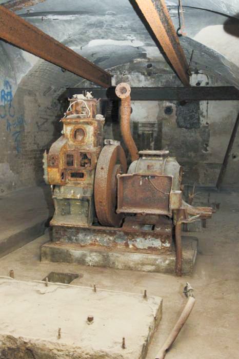 Ligne Maginot - FORT DUCROT - (PC de Secteur) - Le dernier moteur SUPDI restant - Les Gardiens du Rhin