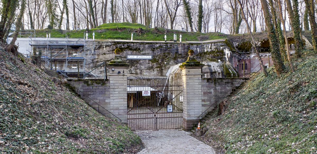 Ligne Maginot - FORT DUCROT - (PC de Secteur) - L'entrée - Les Gardiens du Rhin