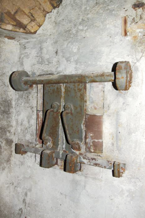 Ligne Maginot - FORT DUCROT - (PC de Secteur) - Créneau de la caponnière  - Les Gardiens du Rhin