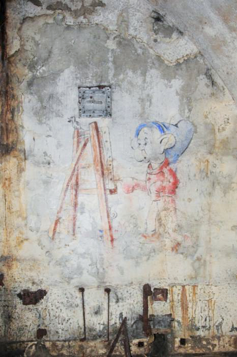 Ligne Maginot - FORT DUCROT - (PC de Secteur) - Peinture murale de la fin des années 1930 (le long métrage de Walt Disney 'Blanche neige et les sept nains' est sorti en France en mai 1938) - Les Gardiens du Rhin