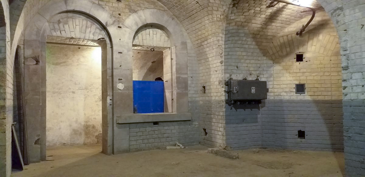 Ligne Maginot - FORT DUCROT - (PC de Secteur) - Laboratoire d'artillerie employé comme PC
Salle des transmissions - Les Gardiens du Rhin