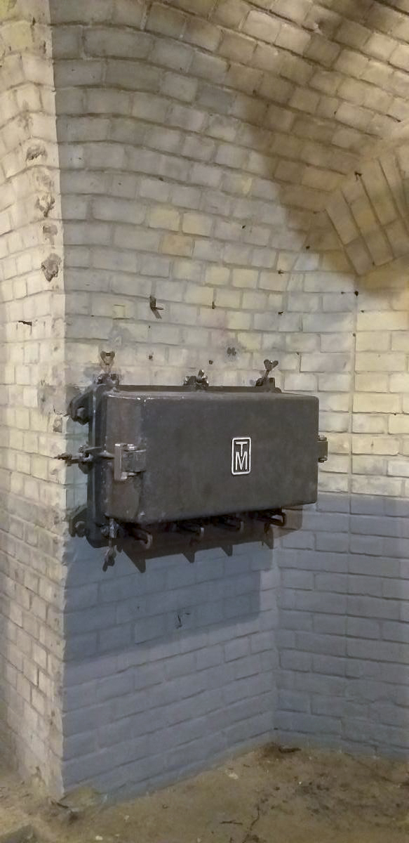Ligne Maginot - FORT DUCROT - (PC de Secteur) - Carter étanche TM 32 pour central à 16 directions - Les Gardiens du Rhin