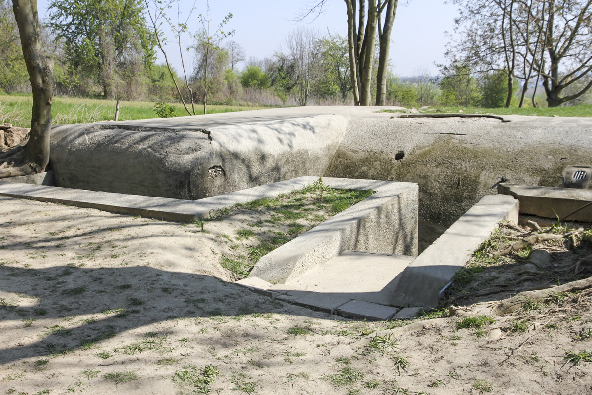 Ligne Maginot - FORT FOCH - (Abri) - L'accès à la tranchée maçonnée desservant les entrées - JOLAS, Jean-Michel