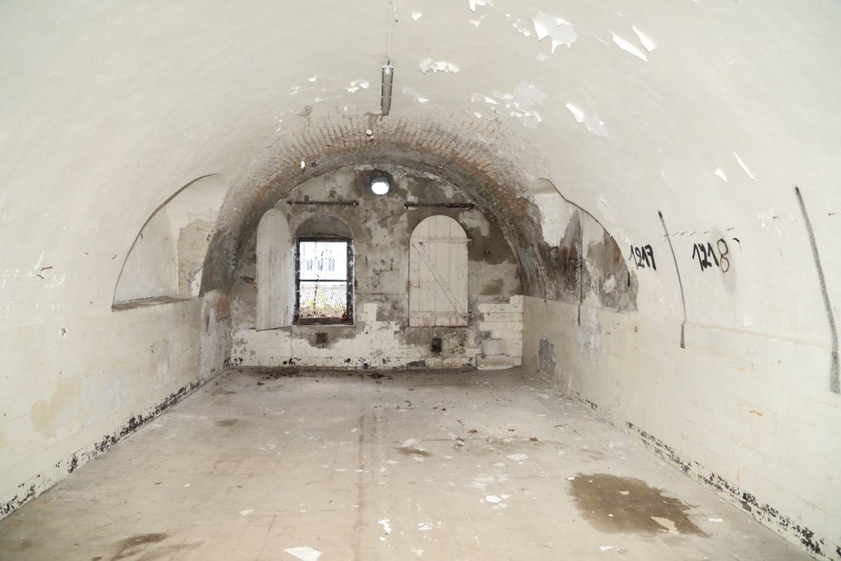 Ligne Maginot - FORT HOCHE - (Casernement) - Une salle de la caserne - A. SCHOEN