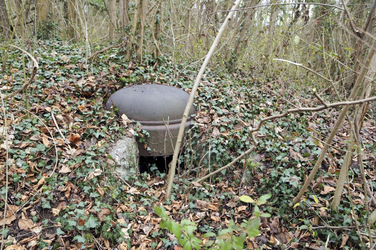 Ligne Maginot - FORT HOCHE - (Casernement) - La cloche avec le créneau percé sous la calotte - A. SCHOEN