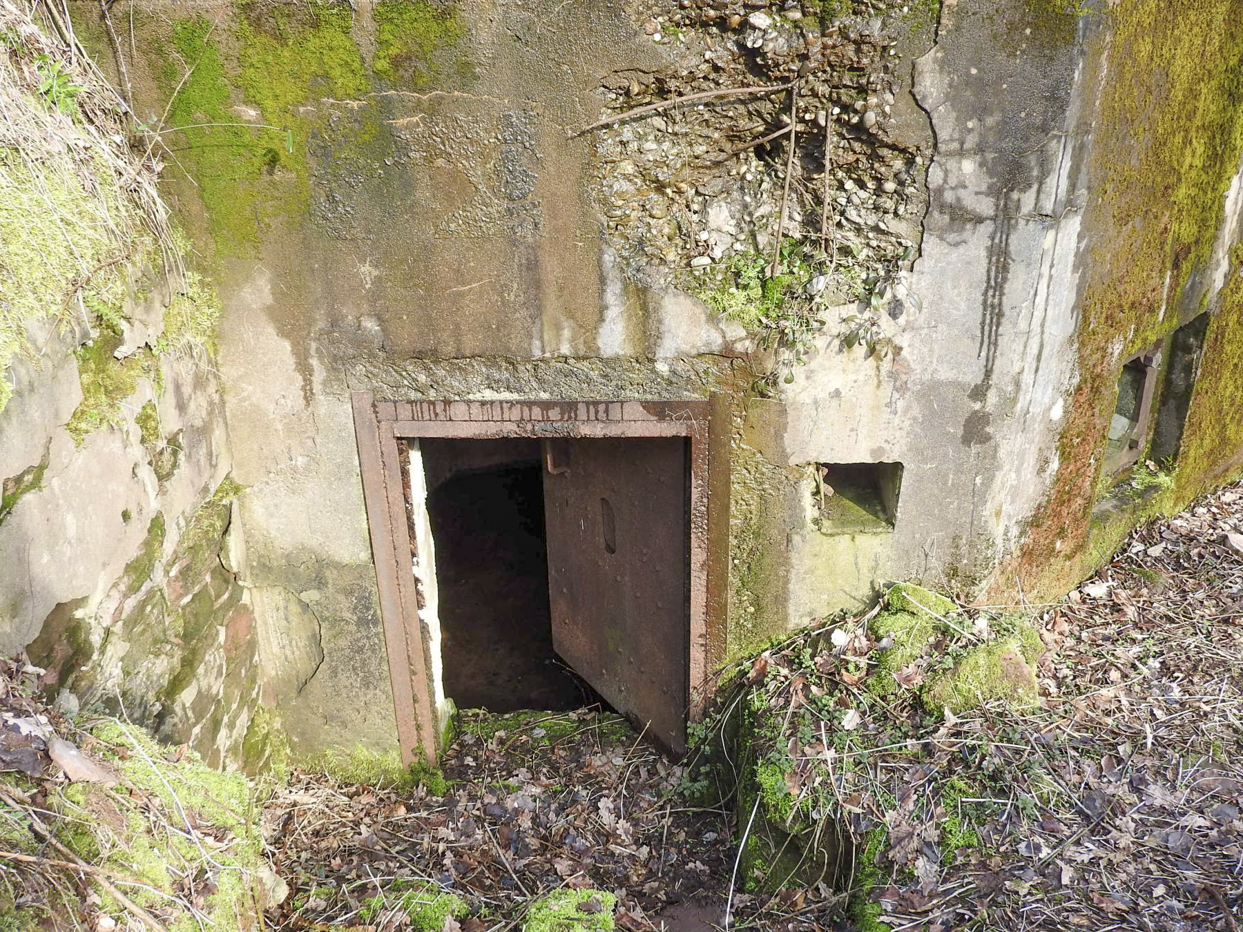 Ligne Maginot - LANGENACKER OUEST - (Blockhaus pour arme infanterie) - L'entrée du blockhaus - STENGER Mathieu