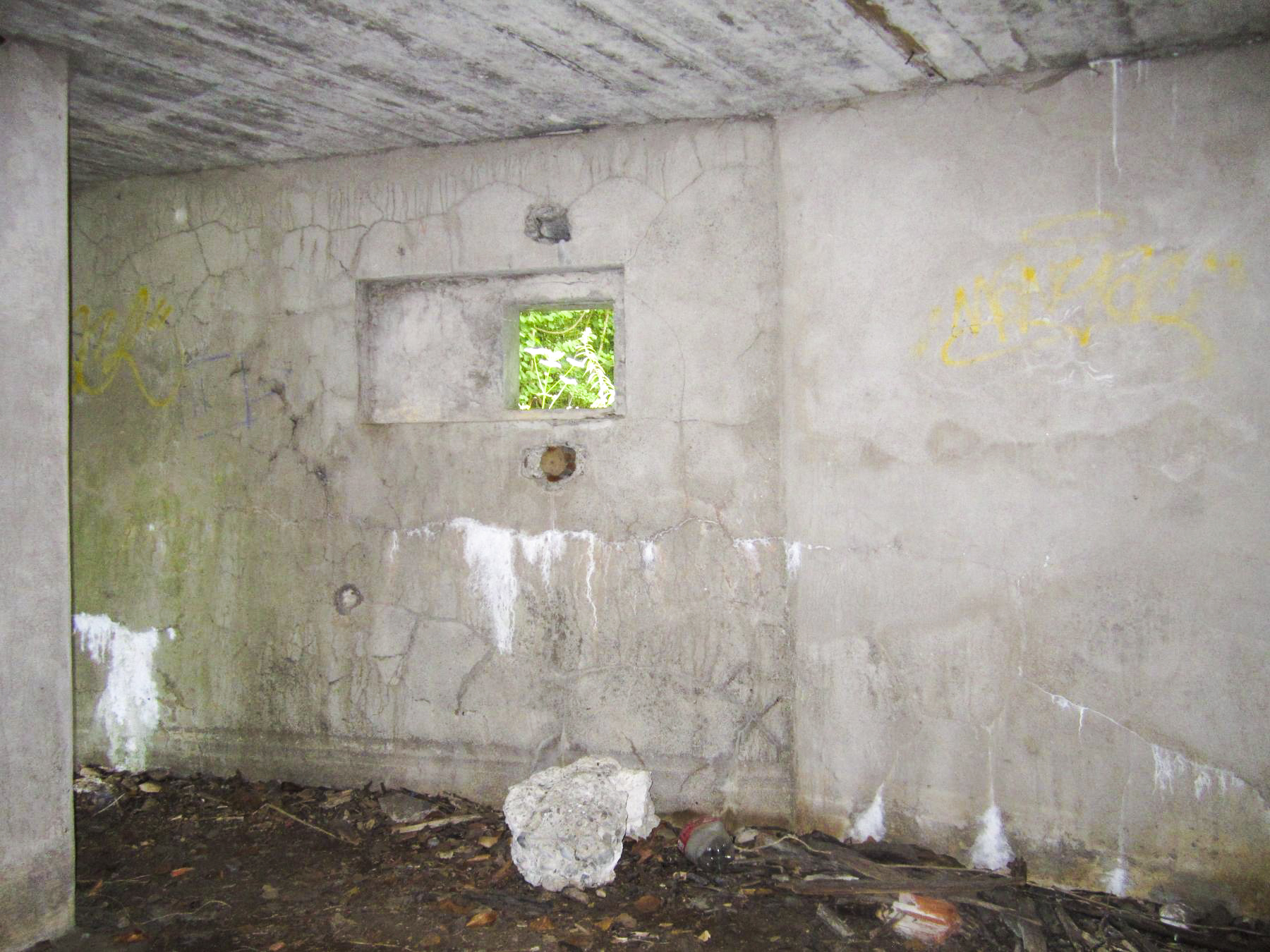 Ligne Maginot - HAUTE DIGUE 8 - (Blockhaus pour arme infanterie) - Chambre de tir
Créneau mitrailleuse gauche - G.Fuchs