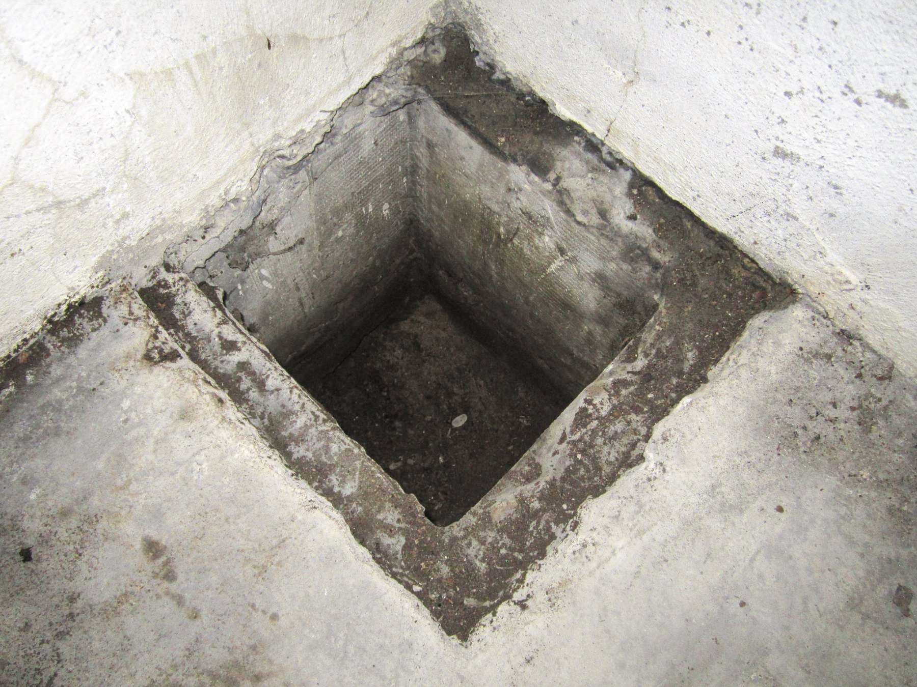 Ligne Maginot - HAUTE DIGUE 7 - (Blockhaus pour arme infanterie) - Chambre de tir - puisard - Les Gardiens du Rhin - G.Fuchs