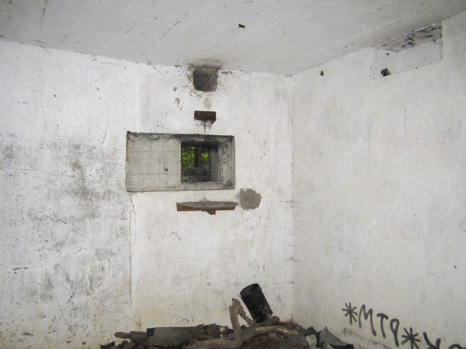 Ligne Maginot - HAUTE DIGUE 7 - (Blockhaus pour arme infanterie) - Chambre de tir
Créneau mitrailleuse gauche - G.Fuchs