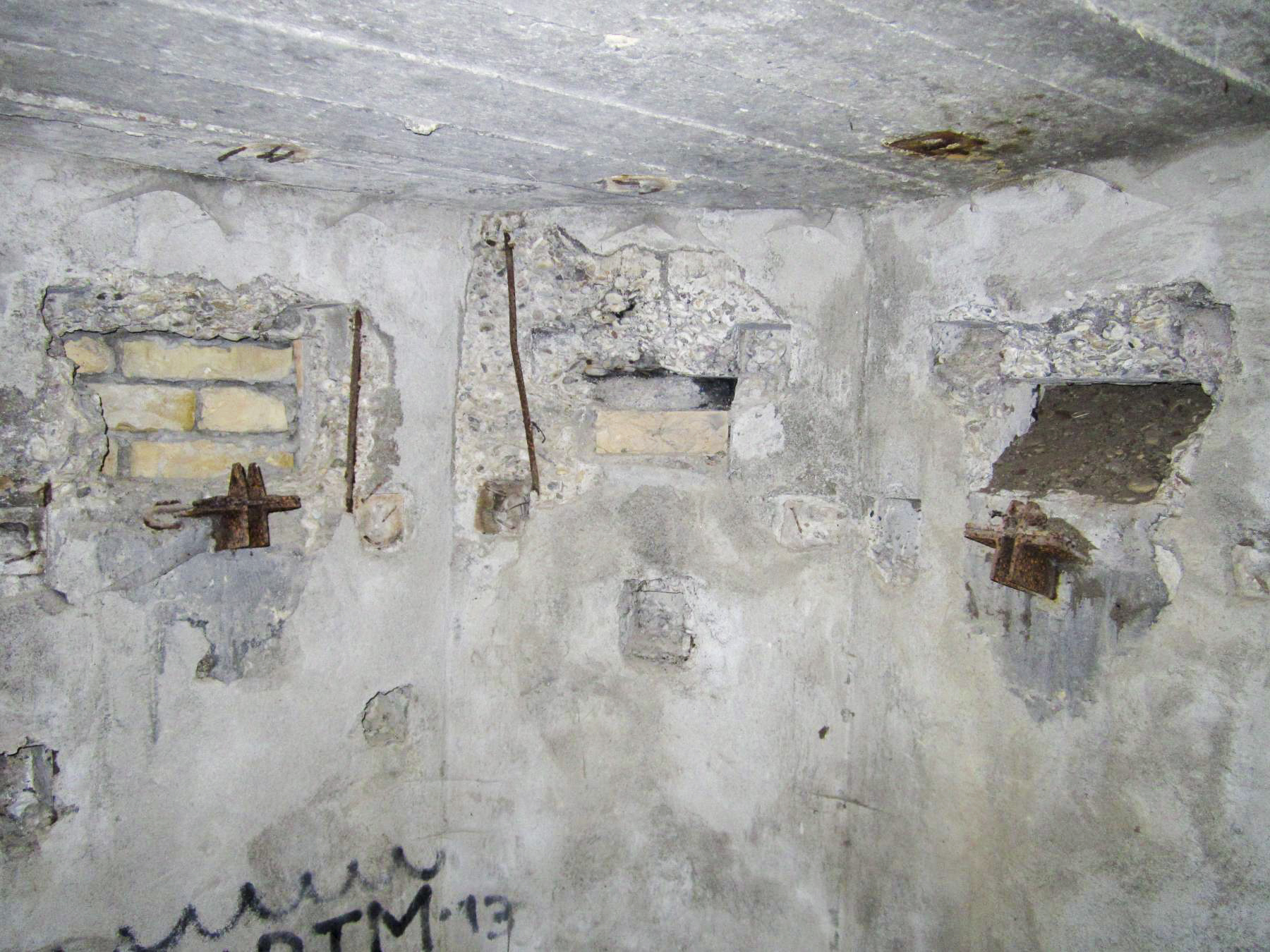 Ligne Maginot - HAUTE DIGUE 6 - (Blockhaus pour arme infanterie) - Créneau frontal et latéraux droit - G.Fuchs