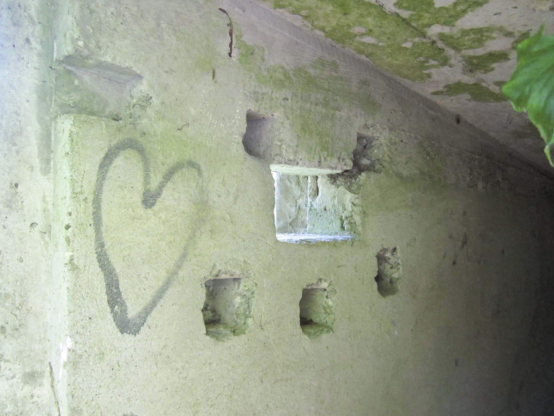Ligne Maginot - HAUTE DIGUE 10 - (Blockhaus pour arme infanterie) - Créneau de défense de l'entrée - G.Fuchs