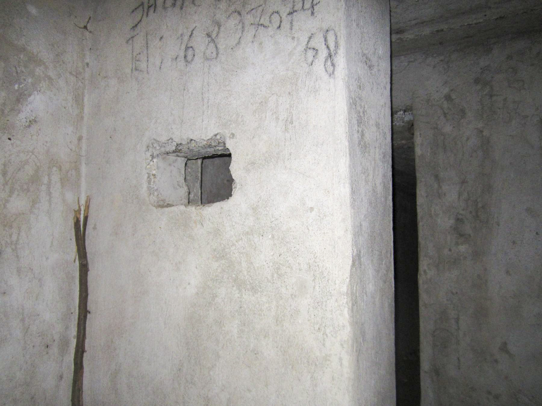 Ligne Maginot - HAUTE DIGUE 10 - (Blockhaus pour arme infanterie) - Créneau de défense rapprochée de la galerie - G.Fuchs