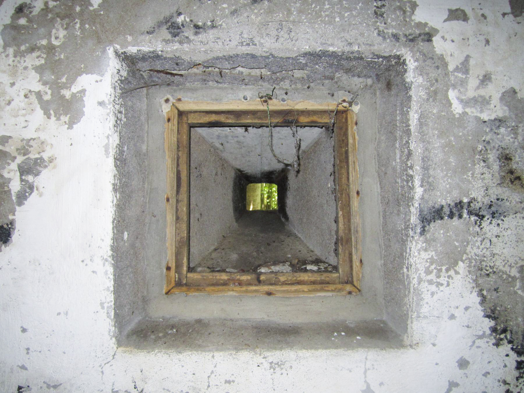 Ligne Maginot - HAUTE DIGUE 9 - (Blockhaus pour arme infanterie) - Créneau de défense rapprochée frontal - G.Fuchs