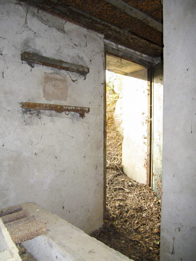 Ligne Maginot - I12 - (Blockhaus pour arme infanterie) - Entrée et créneau de défense rapprochée - Gregory Fuchs