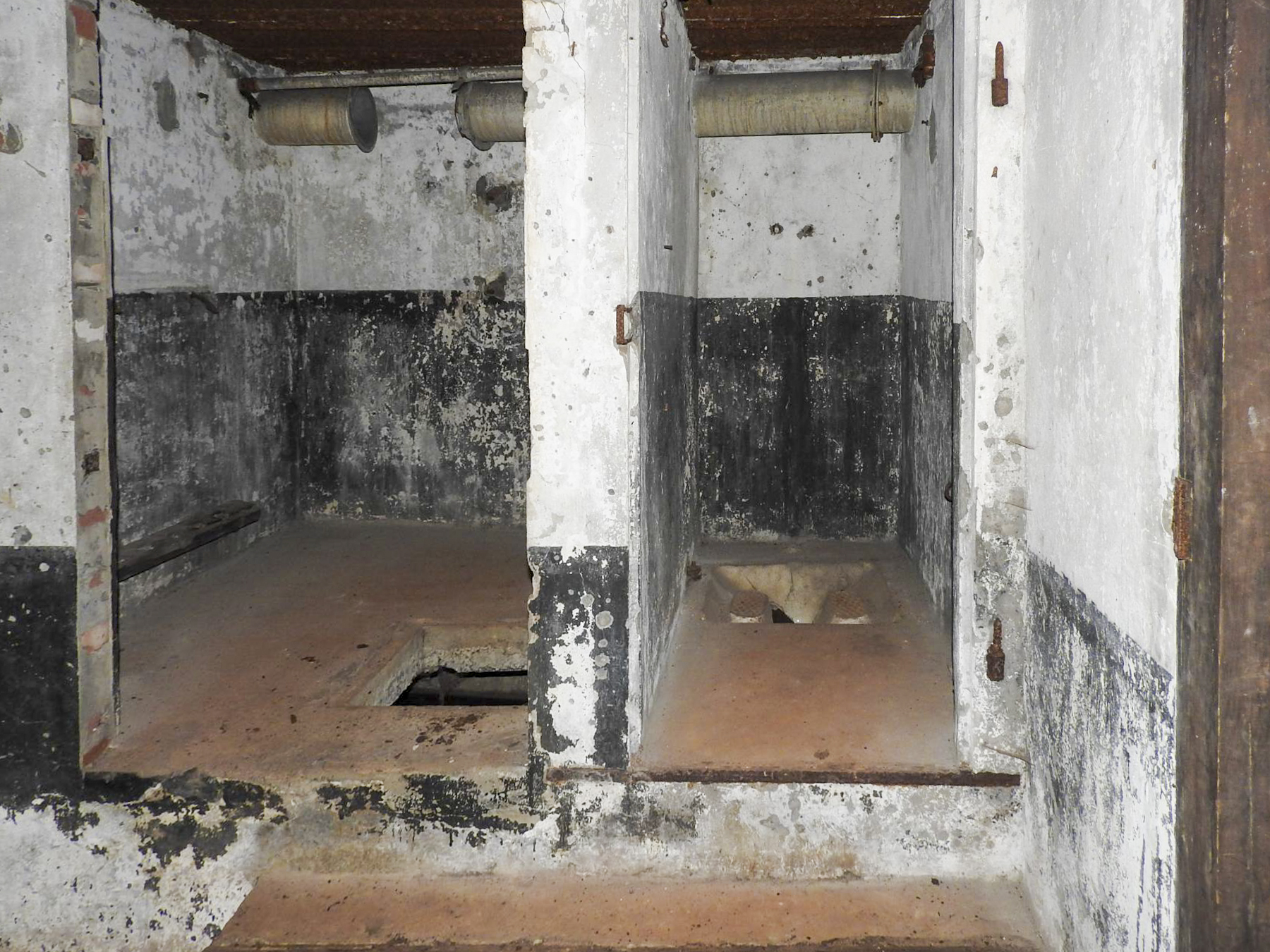 Ligne Maginot - GRAFENWEIHER CENTRE - (Casemate d'infanterie - Simple) - Les latrines et un autre local - STENGER Mathieu