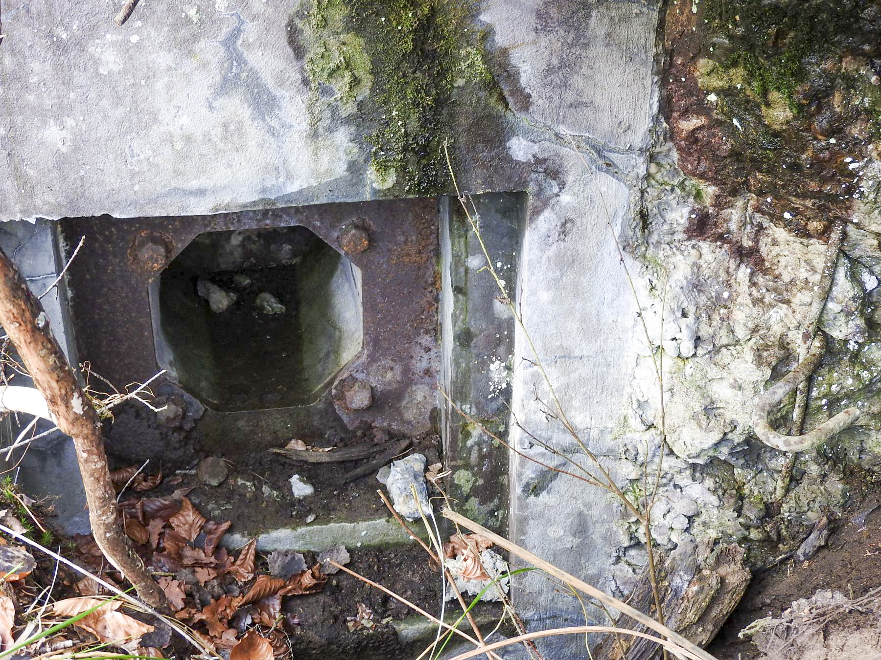 Ligne Maginot - NONNENKOPF - (Casemate d'infanterie - Double) - Un des créneaux pour FM - STENGER Mathieu