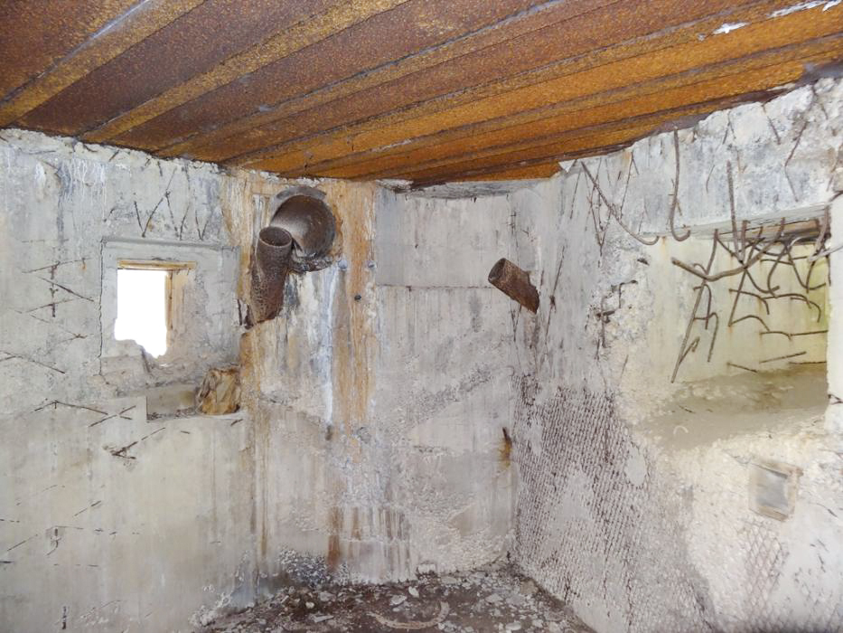 Ligne Maginot - PAYSANS OUEST - (Blockhaus pour arme infanterie) - Chambre de tir Est pour mitrailleuse et Fm de défense arrière - Lionnel  SPERANDIO