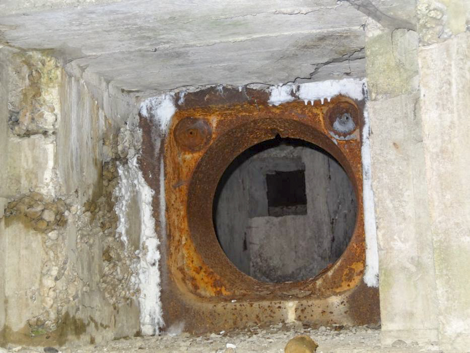 Ligne Maginot - PAYSANS OUEST - (Blockhaus pour arme infanterie) - Trémie frontale vue de l'extérieur - Lionnel  SPERANDIO