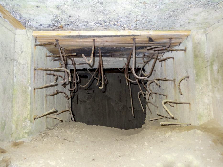 Ligne Maginot - PAYSANS OUEST - (Blockhaus pour arme infanterie) - Créneau de flanquement Est - Lionnel  SPERANDIO
