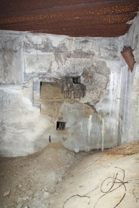 Ligne Maginot - PORT du RHIN Sud 18 ( Blockhaus pour arme infanterie ) - Chambre de tir mitrailleuse Sud - Les Gardiens du Rhin