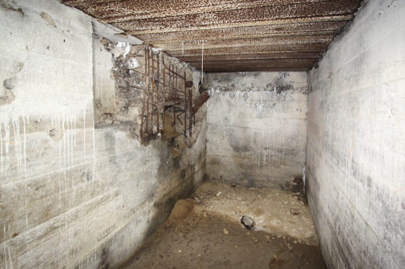 Ligne Maginot - PORT du RHIN Sud 18 ( Blockhaus pour arme infanterie ) - Chambre de tir mitrailleuse Nord - Les Gardiens du Rhin