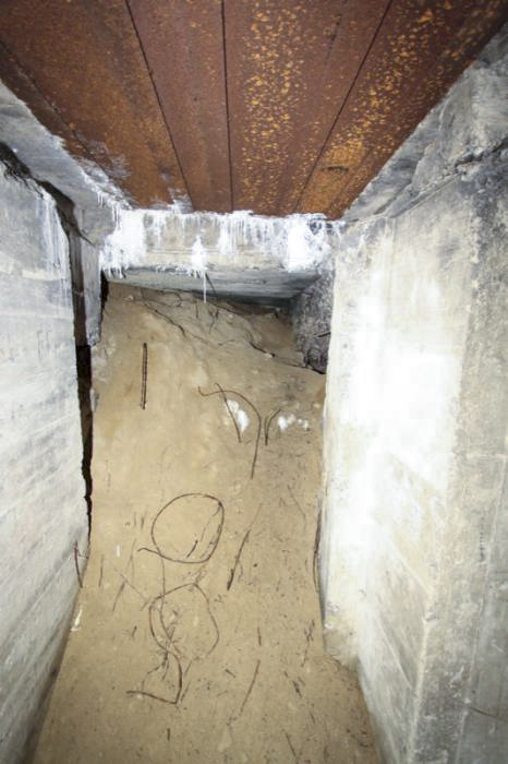Ligne Maginot - PORT du RHIN Sud 18 ( Blockhaus pour arme infanterie ) - L'entrée hommes remblayée - Les Gardiens du Rhin