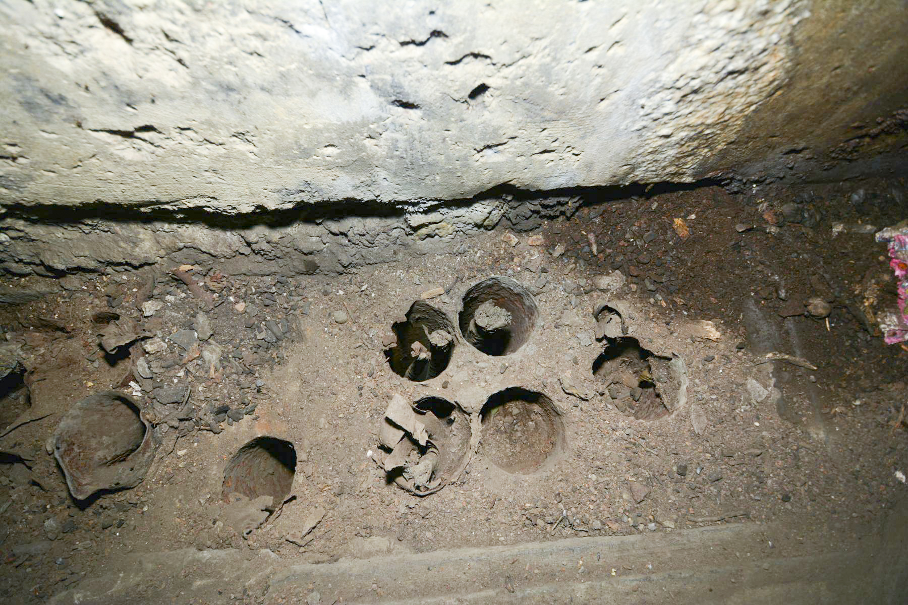 Ligne Maginot - 7 - (Central téléphonique isolé) - Le local abritant le central
Les fourreaux d'arrivée de câbles - Pascal LAMBERT