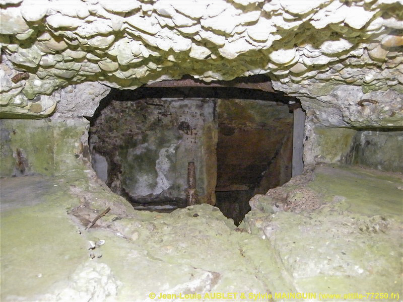 Ligne Maginot - PFAFFENSCHLICK SUD - (Blockhaus pour arme infanterie) - Créneau de la coupole nord - Jean-Louis AUBLET & Sylvie MAINGUIN