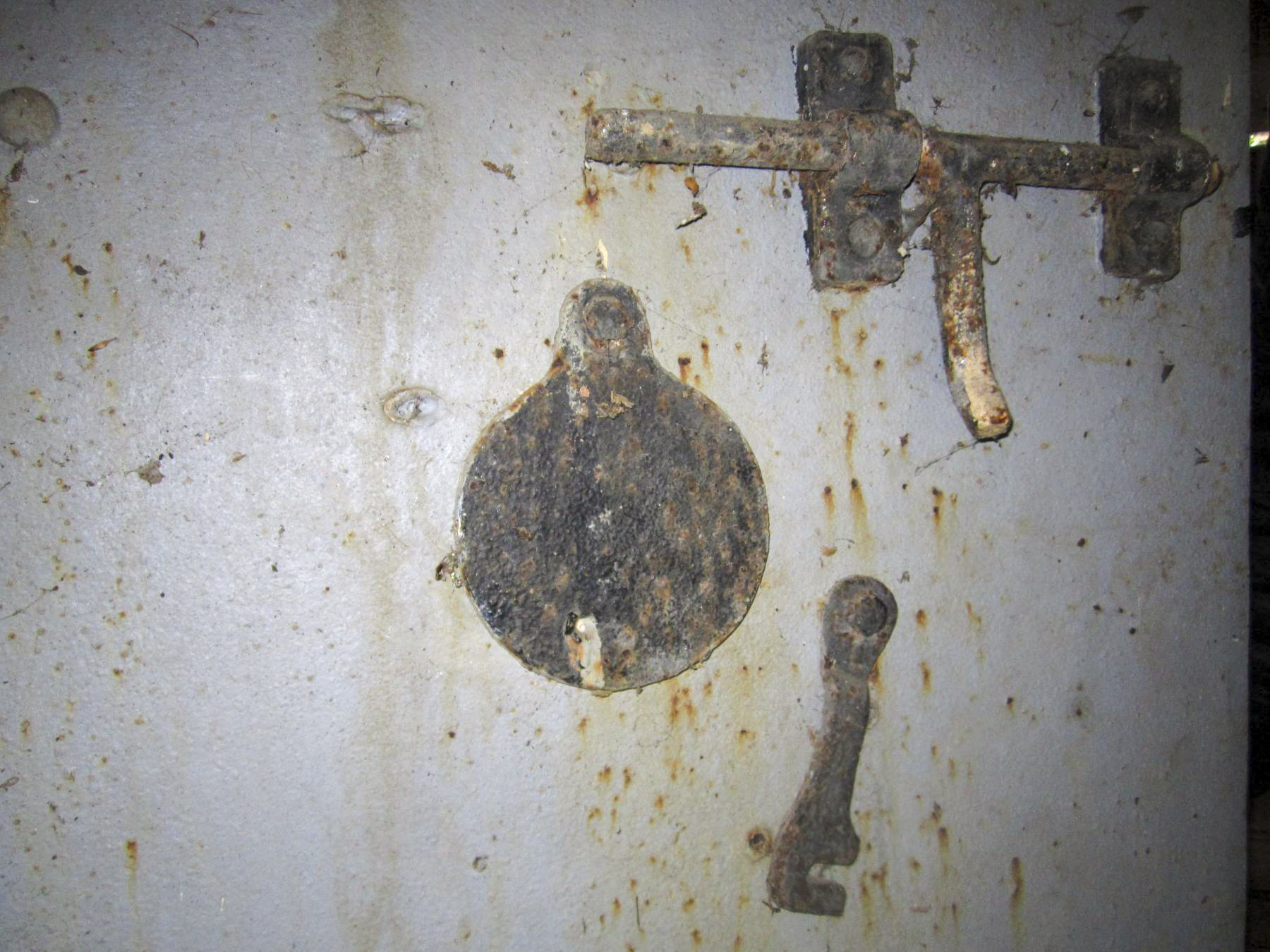 Ligne Maginot - DRACHENBRONN - (Blockhaus pour arme infanterie) - Détail de la porte (œilleton) - Gregory Fuchs