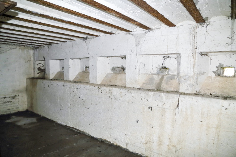 Ligne Maginot - GERSTHEIM 3 (TêTE DE PONT DE ) - (Blockhaus pour arme infanterie) - Détail des créneaux de la 'galerie' de fusillade - Les Gardiens du Rhin