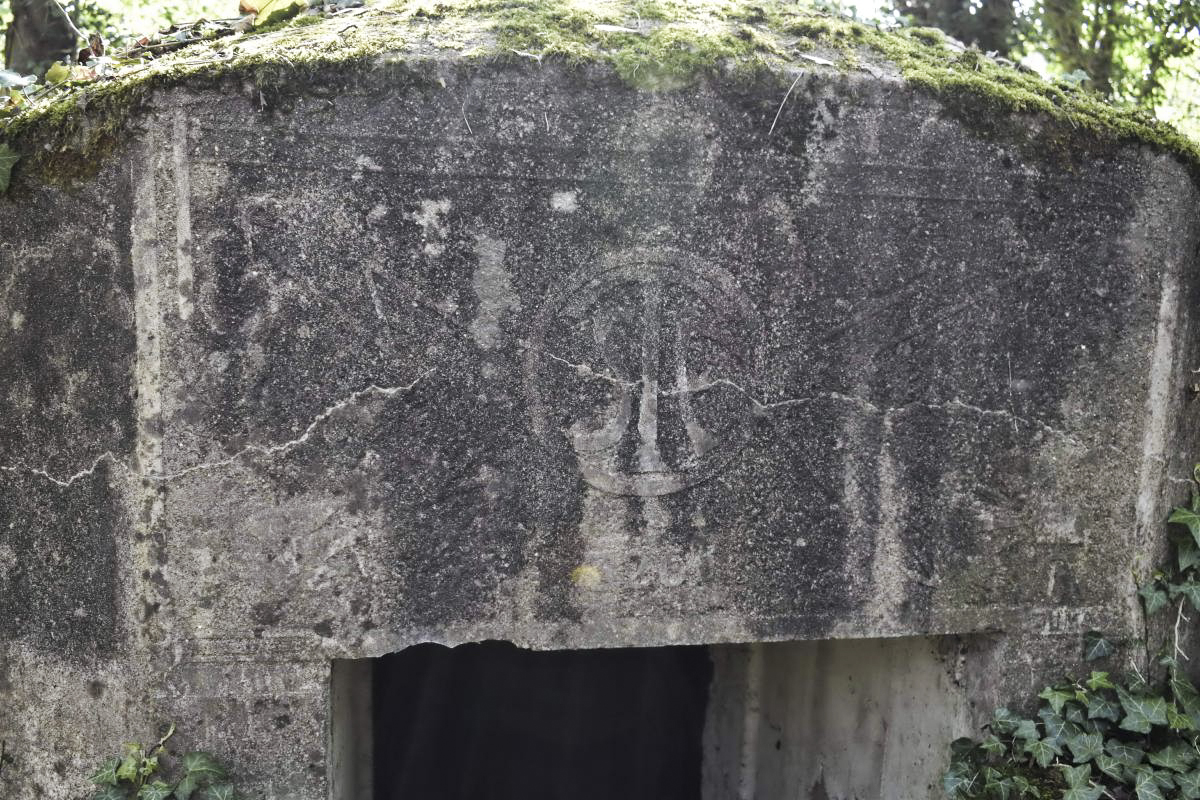 Ligne Maginot - HERRENFELD (II/34°RIF ) - (PC de Quartier) - Abri 6
Dessus de l'entrée avec son cartouche du 326 ? - D. Froehly