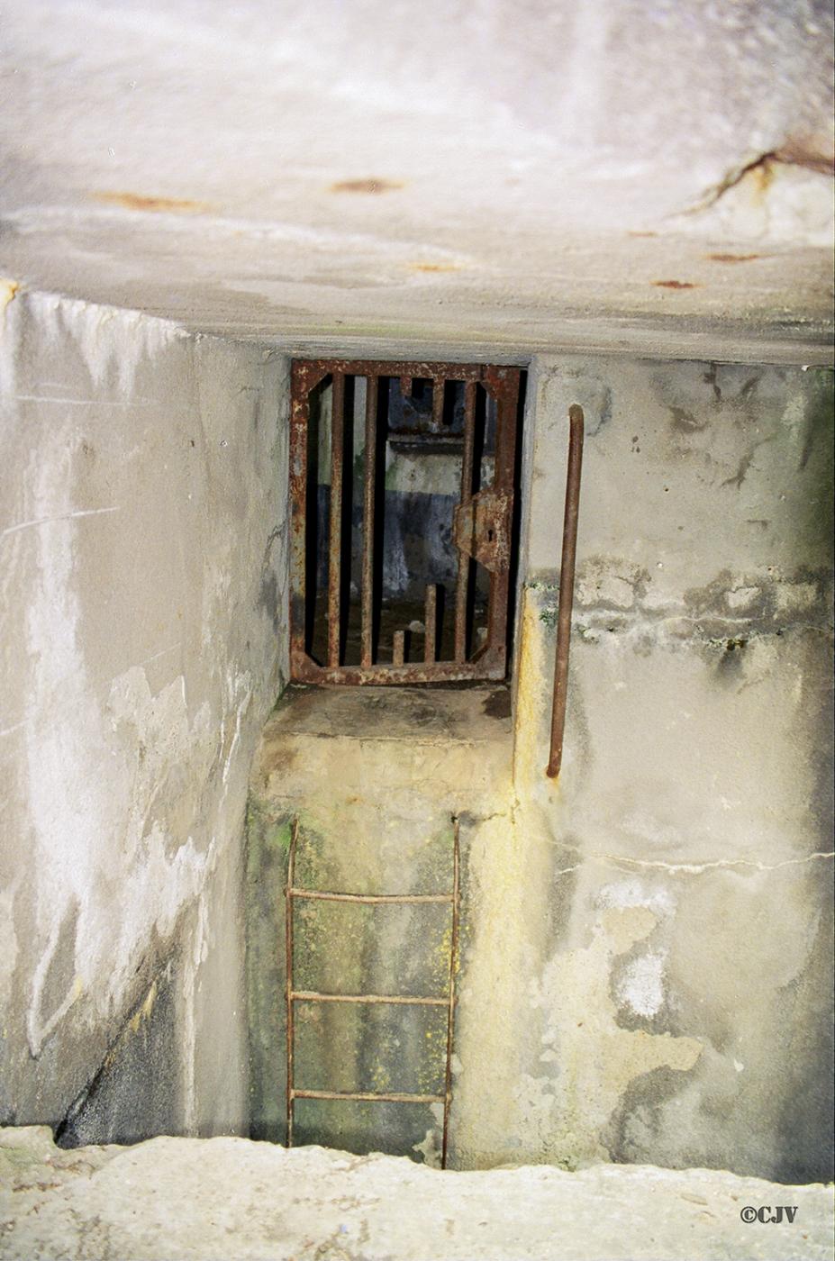 Ligne Maginot - HOCHWALD - (Ouvrage d'artillerie) - Bloc 1
Issue de secours - Lia VERMEULEN