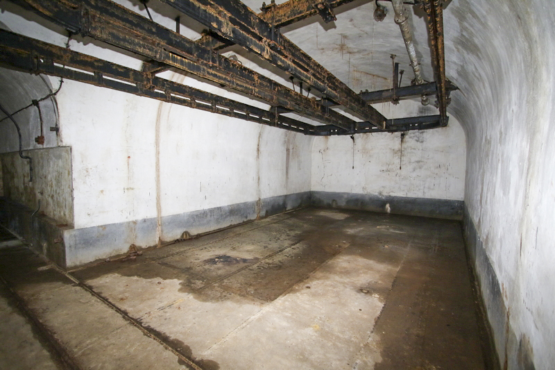 Ligne Maginot - HOCHWALD - (Ouvrage d'artillerie) - Bloc 12
Magasin M2 au pied du bloc - GRUBER Franck