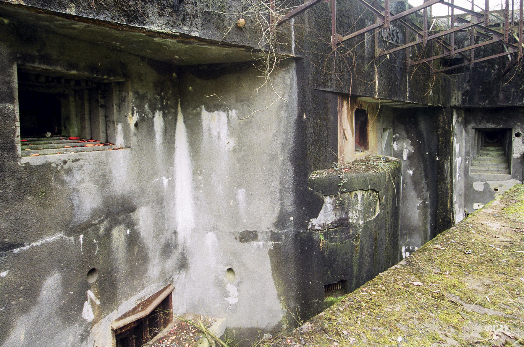 Ligne Maginot - HOCHWALD - (Ouvrage d'artillerie) - Bloc 16
Coffre de contrescarpe du fossé antichar de l'ouvrage ouest - Caspar Vermeulen